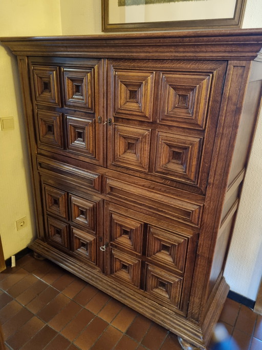 Armario alto español 1960