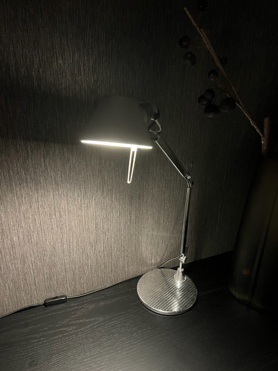 Lámpara de escritorio Artemide Tolomeo, clásico del diseño. – Lámparas de lectura, Cromo (photo 5 of 9)
