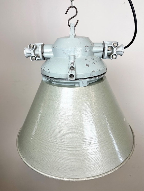 Image 1 of Lampada industriale antideflagrante con paralume in alluminio di Elektrosvit, anni '70