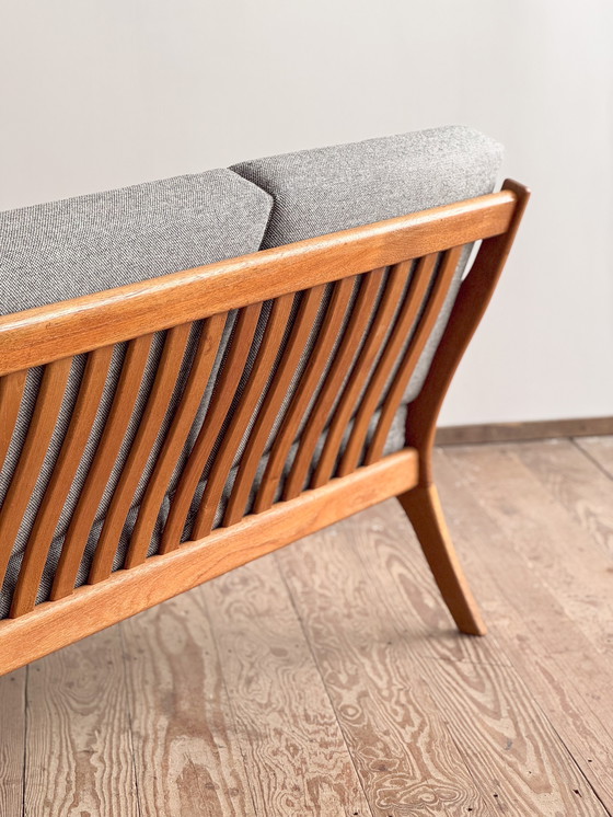 Image 1 of Mid Century Modernes dänisches Zweisitzer-Sofa aus Teakholz, 1950er Jahre