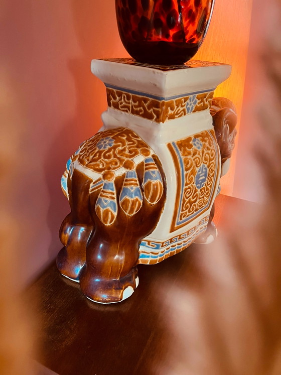 Image 1 of Magnifique éléphant en porcelaine vintage