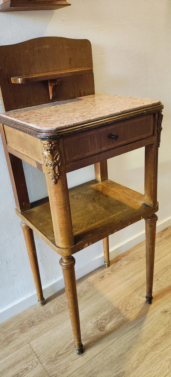 Image 1 of Bellissimo comodino antico francese