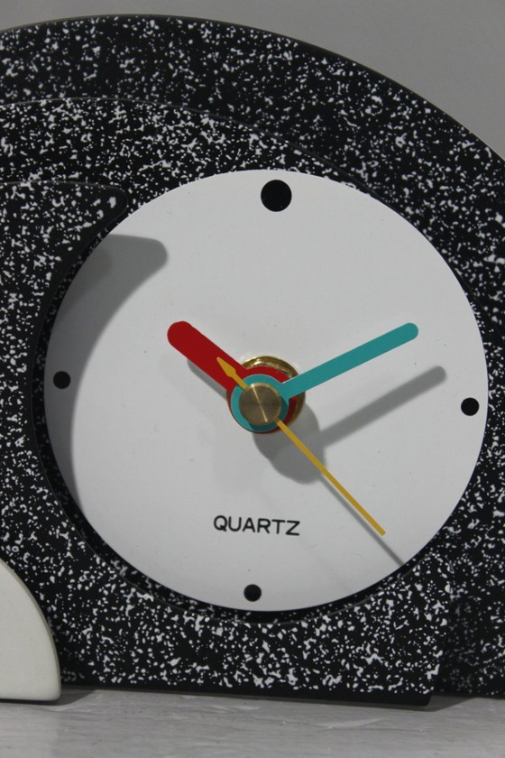 Image 1 of Pendule post-moderne 1980s design Memphis Milano neuve en boîte