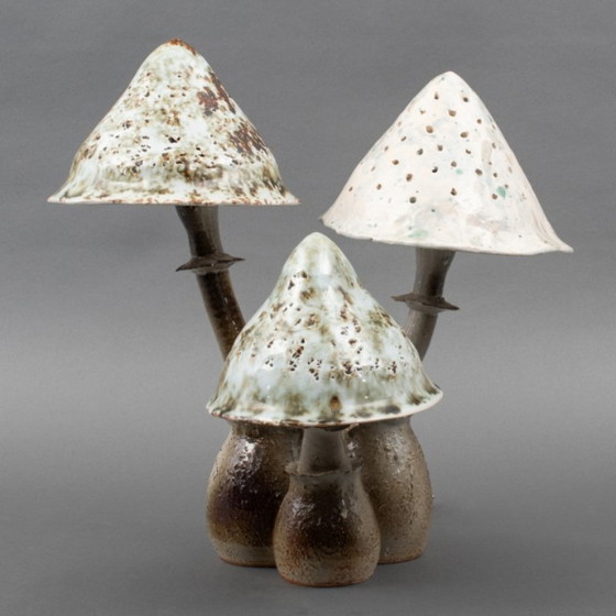 Image 1 of Gert de Rijk (1945-2009) - unica - keramische drie lichts lampvoet in de vorm van paddenstoelen - uit eigen atelier 