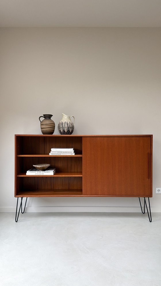 Image 1 of Buffet vintage en bois avec porte coulissante