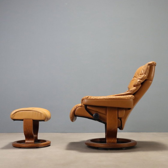 Ekornes Armchair with Footstool – Leather (photo 10 of 13)