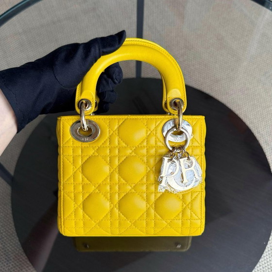 Image 1 of DIOR LADY MINI - CANNAGE LAMSLEER MET GEELGOUDEN BESLAG EN VERSTELBARE BAND