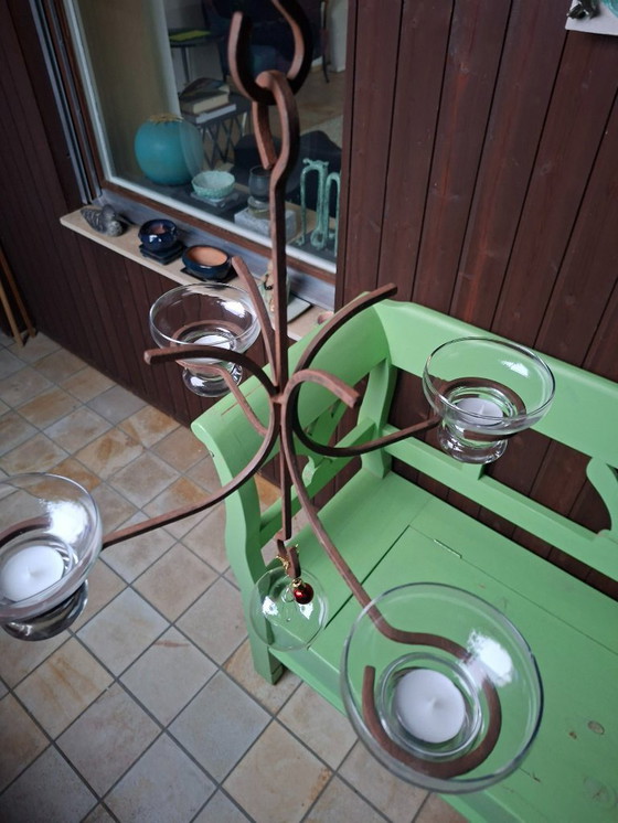 Image 1 of Deense Mid-Century kaarsenhouder van metaal en glas