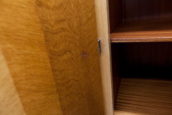 Image 1 of Französischer Kleiderschrank mit geschwungenen Beinen, 3 Türen, 1 Spiegel (27 x 130 cm) und 1 Schublade