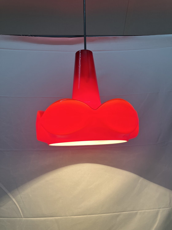 Image 1 of Lampada a sospensione vintage in vetro opalino rosso di Peill & Putzler anni '60