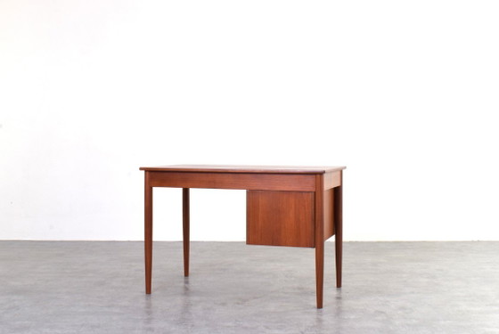 Escritorio danés de teca de estilo moderno de mediados de siglo, década de 1960. – Wood (photo 8 of 16)
