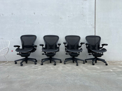4x Herman Miller Aeron bureaustoelen model B