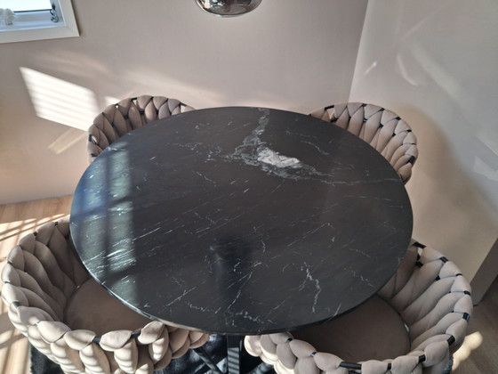 Magnifique table en marbre avec piètement industriel. – Tables de salle à manger (photo 3 of 5)