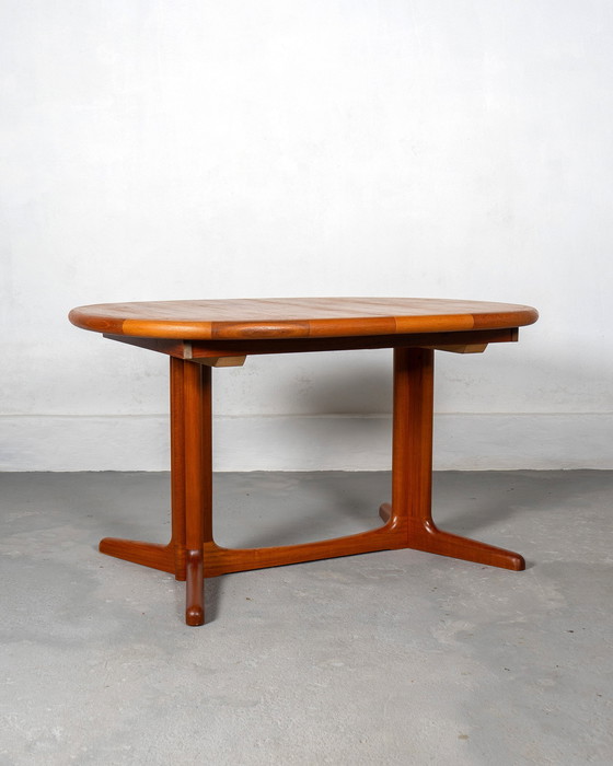 Image 1 of Mid Century Extendable Dining Table In Oval Shape By E. Valentinsen