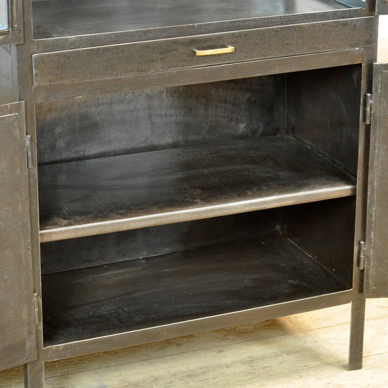 Image 1 of Medicijnkastje van gepolijst ijzer, jaren 1950