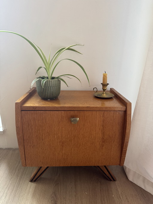 Mesita de noche de los años 60