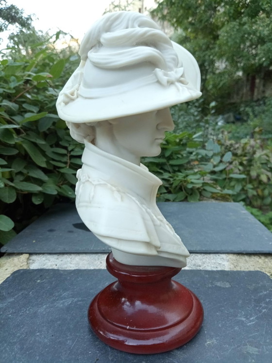 Alabaster Bust Woman with Hat 19th Century, Decorative Objects, Stone, Multi Color (photo 4 of 8)