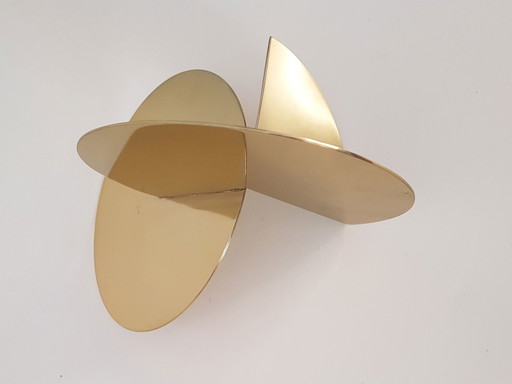 Scultura architettonica in metallo color oro