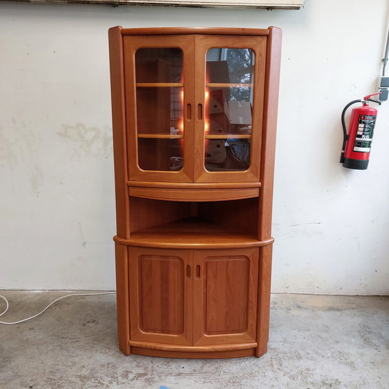 Image 1 of Mobile angolare danese d'epoca, vetrina angolare con illuminazione