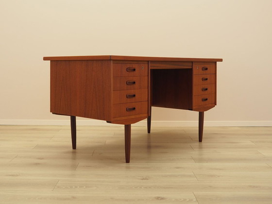 Image 1 of Escritorio de teca, diseño danés, década de 1970, fabricado en Dinamarca.