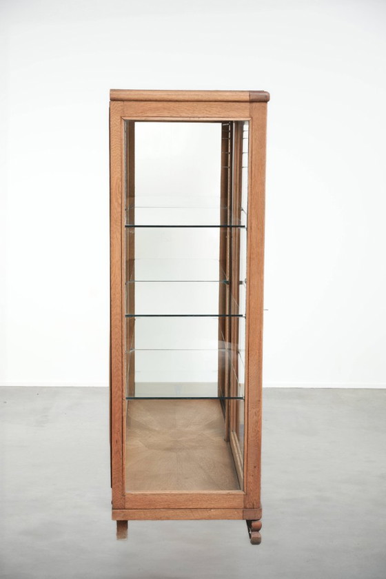 Image 1 of Vitrina antigua holandesa de roble con 2 puertas, estantes de cristal y parte trasera con espejo.