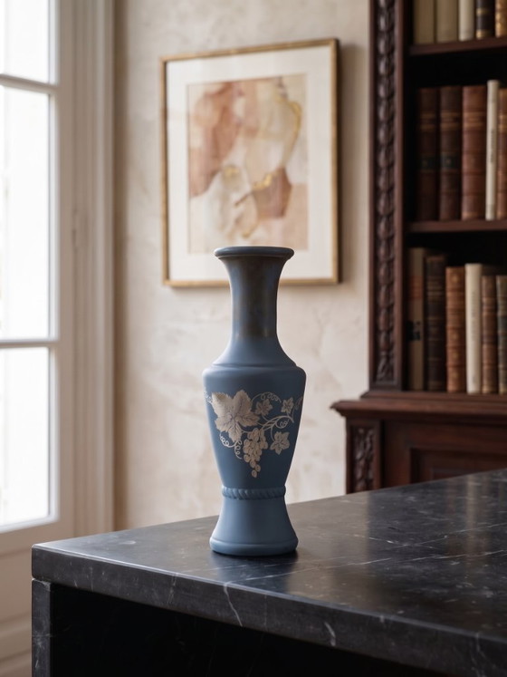 Petit vase en verre ambré revêtu de bleu – Décor de vigne – 14 cm – Glass (photo 2 of 9)