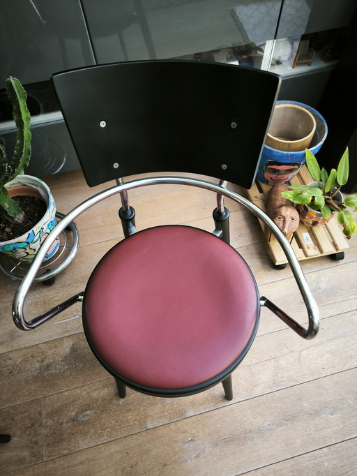 4 chaises de conception italienne.