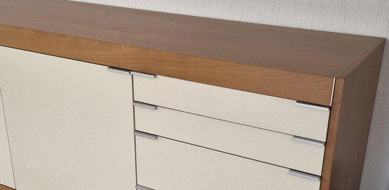 Credenza in legno con ante e cassetti color crema, Pastoe L160, Credenze, Metallo, Marrone, Modern (foto 4 di 5)