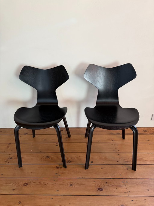 Arne Jacobsen per Fritz Hansen | Grand Prix Wood | set di 2 sedie