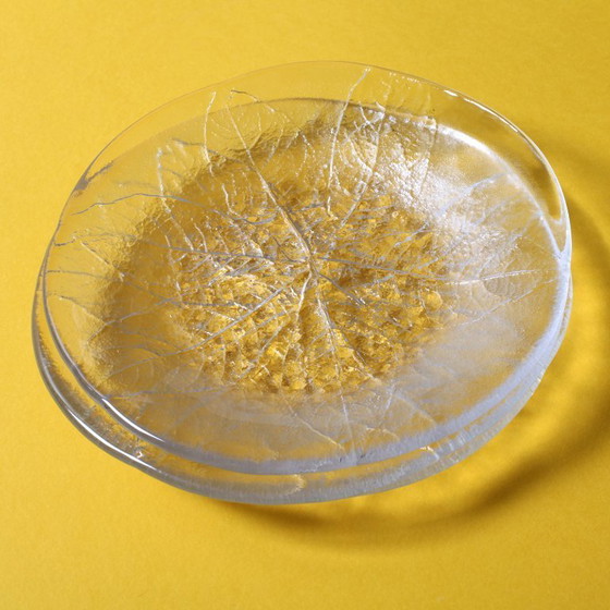 Image 1 of Set van 3 vintage Kosta Boda glazen dessertbordjes / Scandinavisch bladmotief / 1975