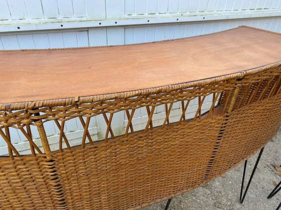 Image 1 of Bancone da bar vintage anni '50 con due sgabelli in rattan e metallo