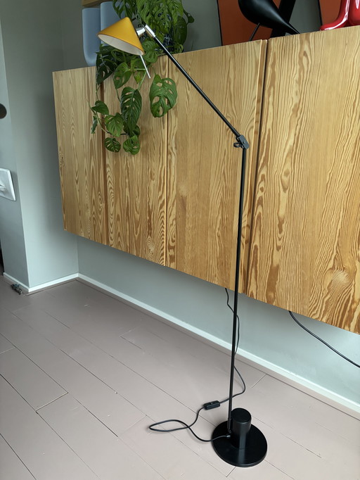 Lampada da terra di design Pola