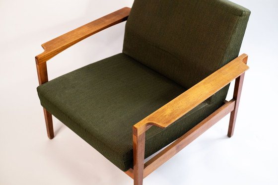 Image 1 of Mid-Century Loungesessel aus Holz und grünem Stoff