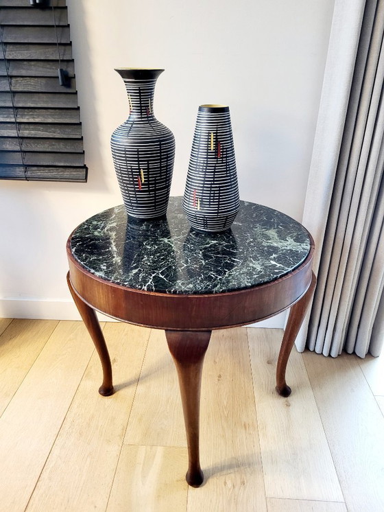 Image 1 of Table d'appoint ou table basse ancienne française, plateau en marbre et piètement en bois