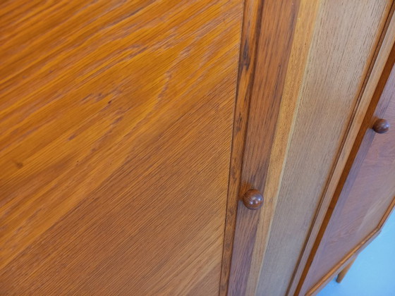Image 1 of Vintage eikenhouten kledingkast uit de jaren 60