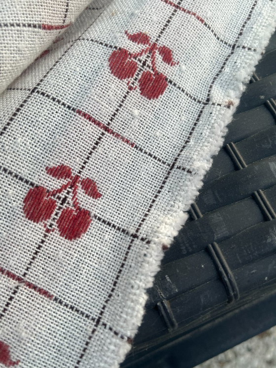 Image 1 of Grote vintage stof met een kersenpatroon uit de jaren 70, extra lang.