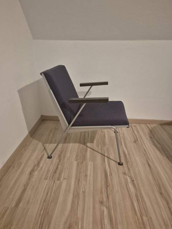 Image 1 of OASE stoel van Wim Rietveld uit de Cirkel fabriek in Zwanenburg