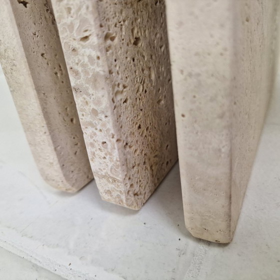 Image 1 of Italienische Beistelltische aus Travertin mit Rillenmuster aus den 1980er Jahren – 3er-Set