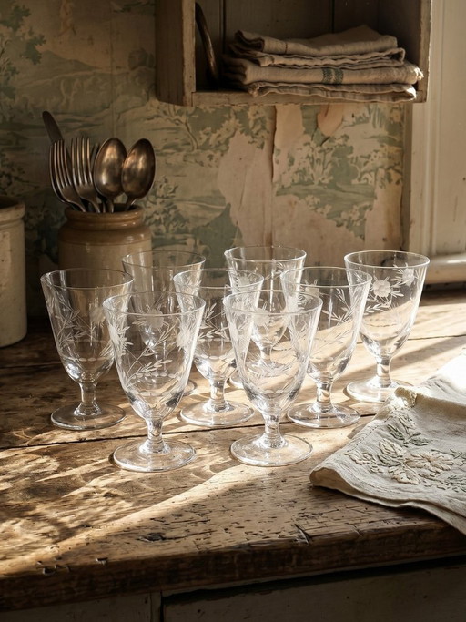 8 verres à vin cristal gravé à la roue décor végétal, Bohême, début XXe