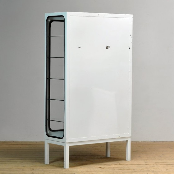Image 1 of Armoire médicale vintage, années 1970