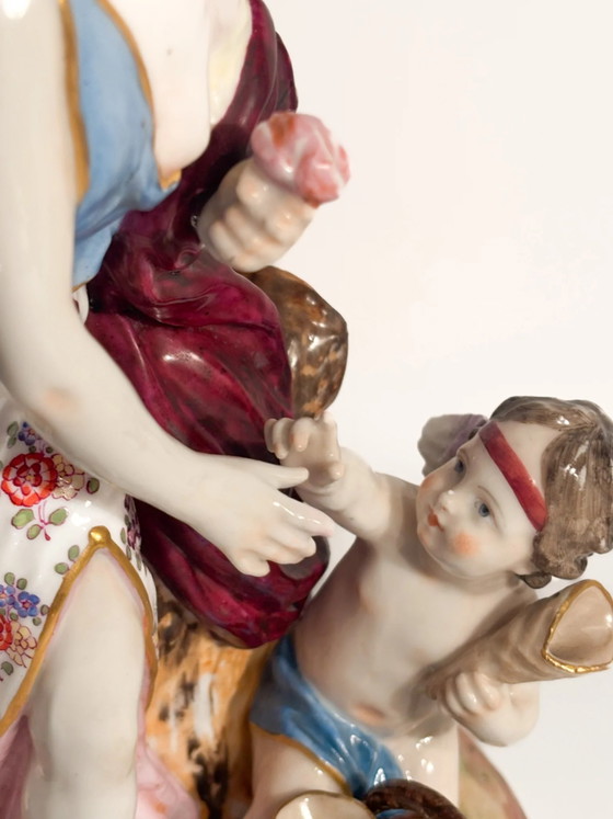 Meissen Porcelain Group of Venus with Cupid, 19th Century – Sculpture (photo 5 of 14)