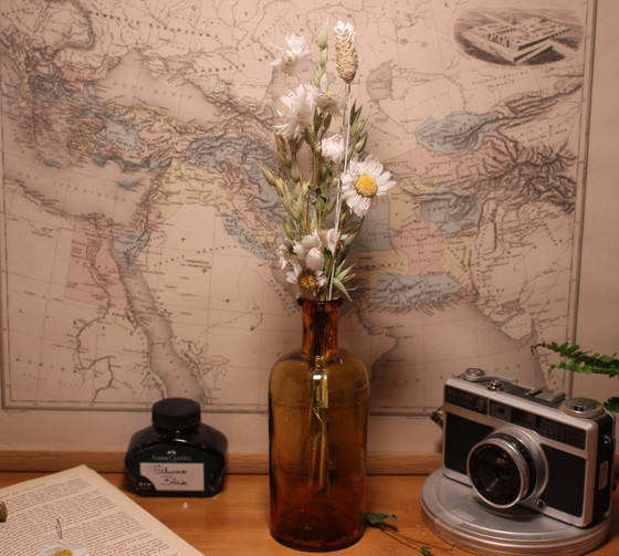 Image 1 of Bernsteinfarbene Apothekerflasche aus geschwefeltem Glas