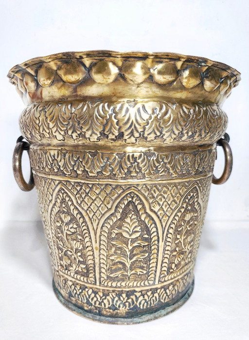Blumentopf aus Bronze. Spanien, 1980er Jahre.