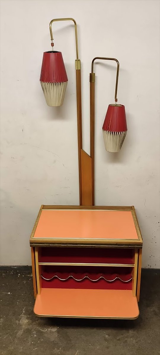 Mobile bar in noce con lampada da terra, anni '50 – Vintage (photo 2 of 5)