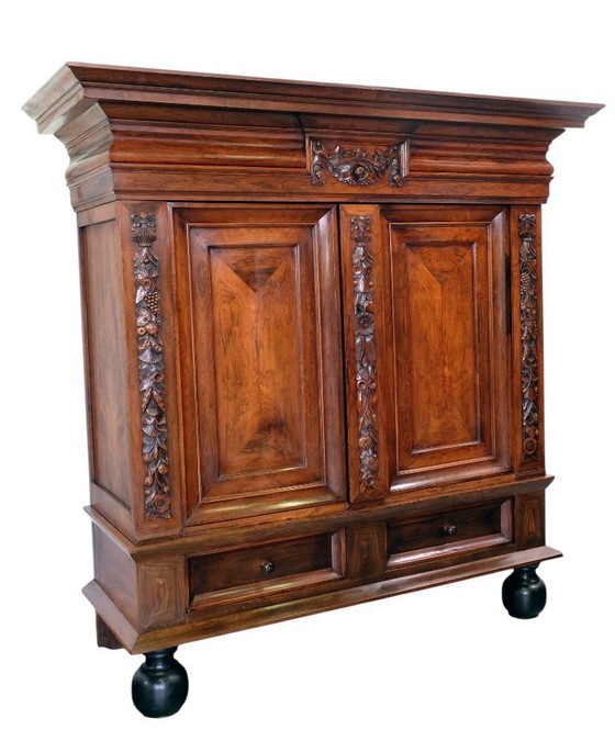 Image 1 of Mobile a viticcio in prezioso palissandro, 1700 circa.