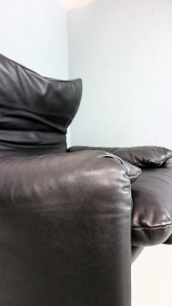 Image 1 of Vico Magistretti Maralunga - Sedia da salotto in pelle nera per Cassina, anni '80