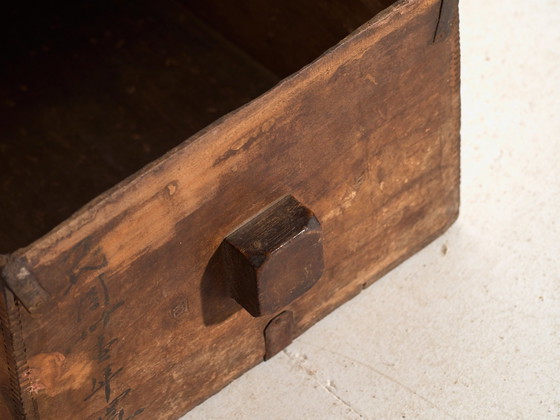 Antica misura per grano Dou in legno di olmo, Cina, circa 1900, Oggetti decorativi, Ferro, Rustic (foto 3 di 10)
