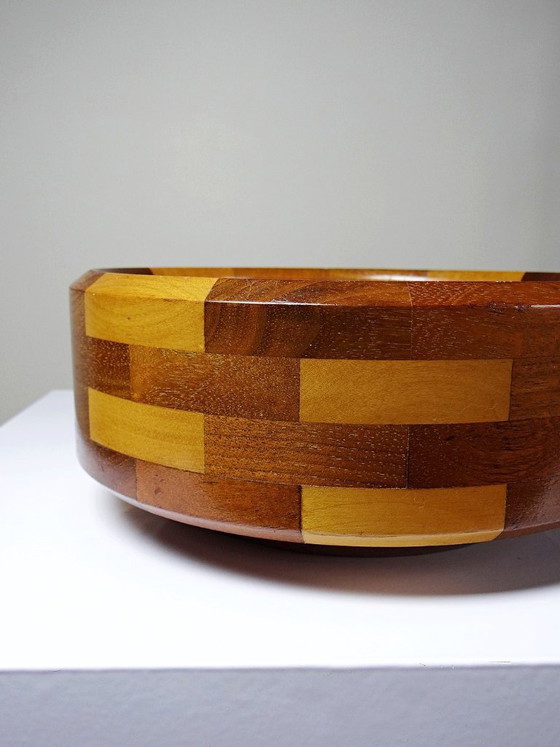 Image 1 of Fruttiera vintage in legno massello, assemblata, con design patchwork, risalente agli anni '70-'80.