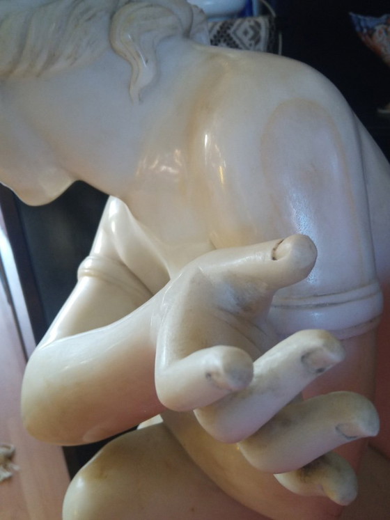 Image 1 of Vénus accroupie, marbre grandeur nature