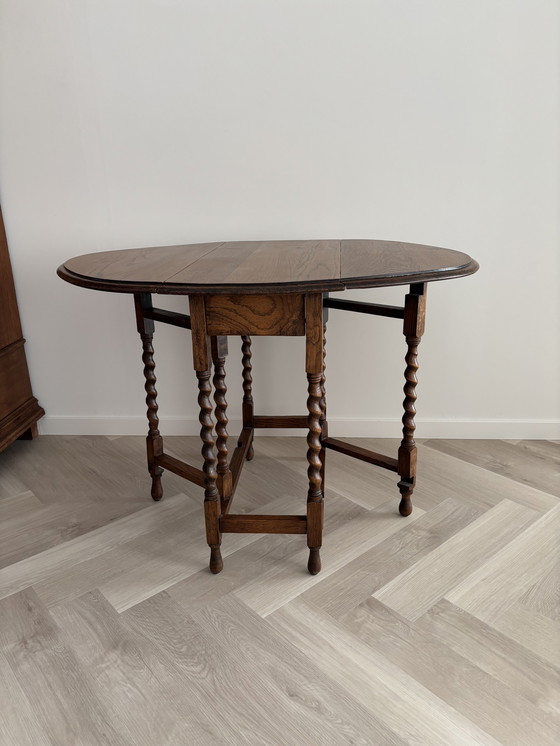 Image 1 of Table ancienne en chêne à piétement traîneau / hangoor